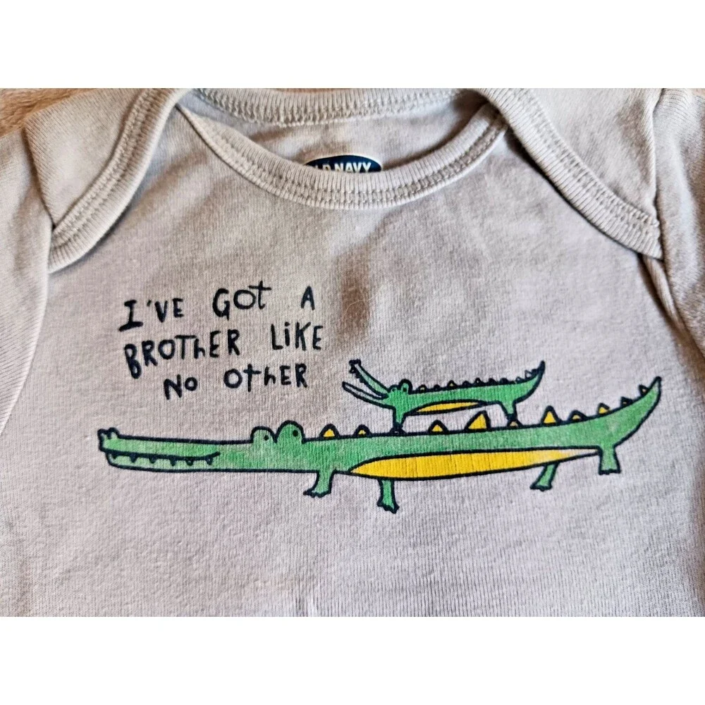 Shirt 3 to 6 months Old Navy Baby boy Gray Alligator infant wear outfit